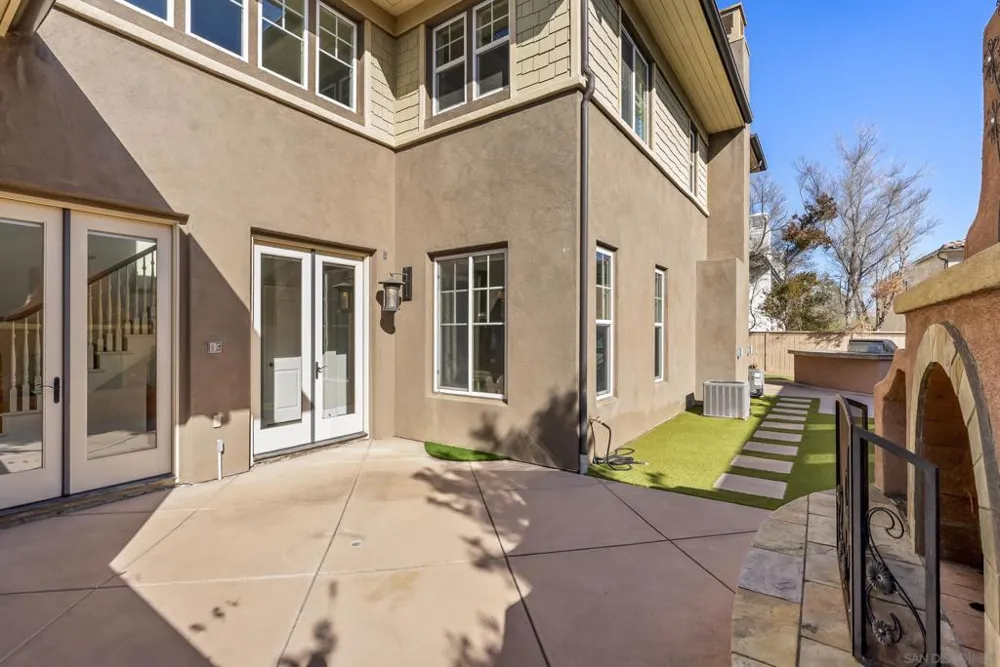 15639 Via Montecristo San Diego, CA 92127