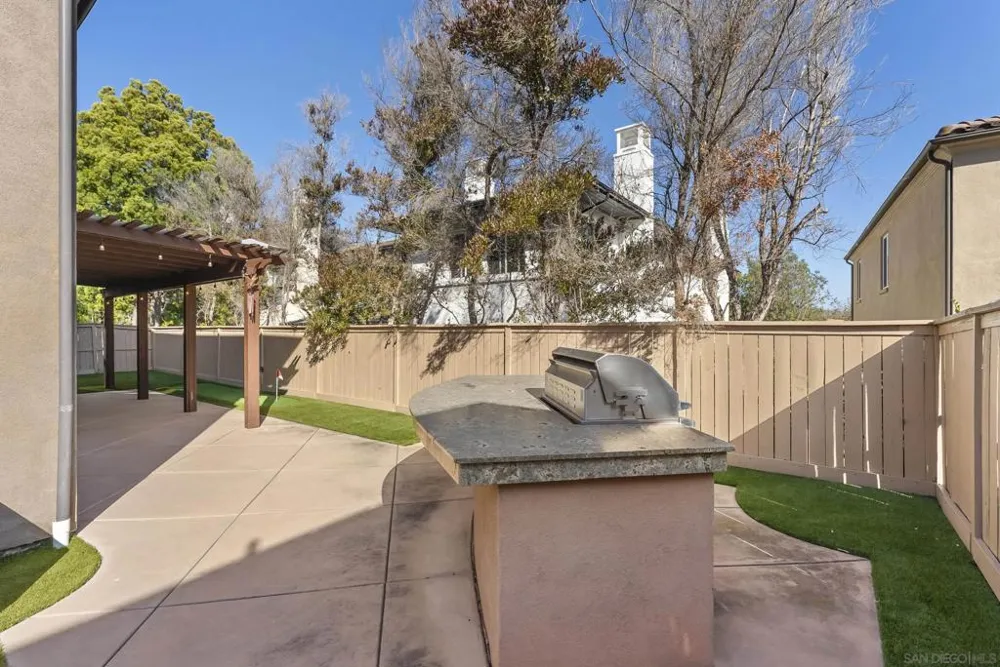 15639 Via Montecristo San Diego, CA 92127