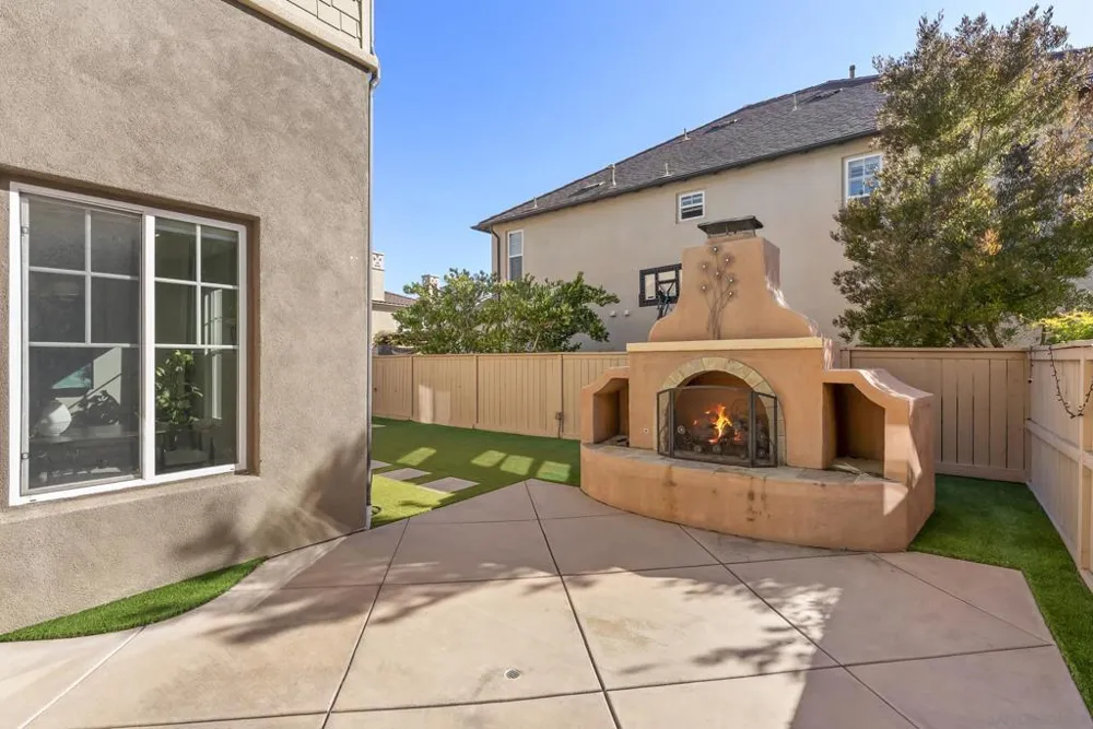 15639 Via Montecristo San Diego, CA 92127