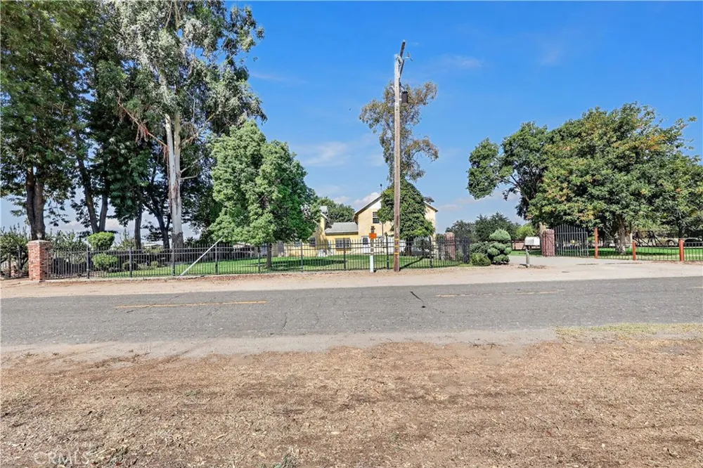 23598 Road 15 3/4 Chowchilla, CA 93610