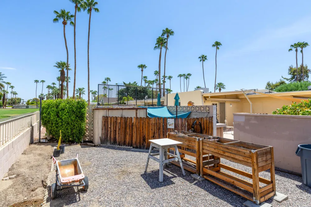 5282 E Lakeside Drive Palm Springs, CA 92264
