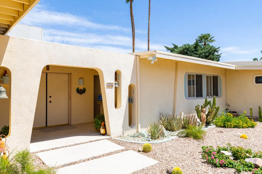 5282 E Lakeside Drive Palm Springs, CA 92264