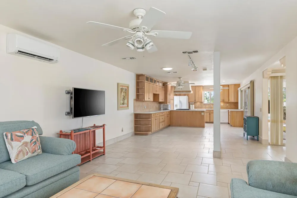 5282 E Lakeside Drive Palm Springs, CA 92264