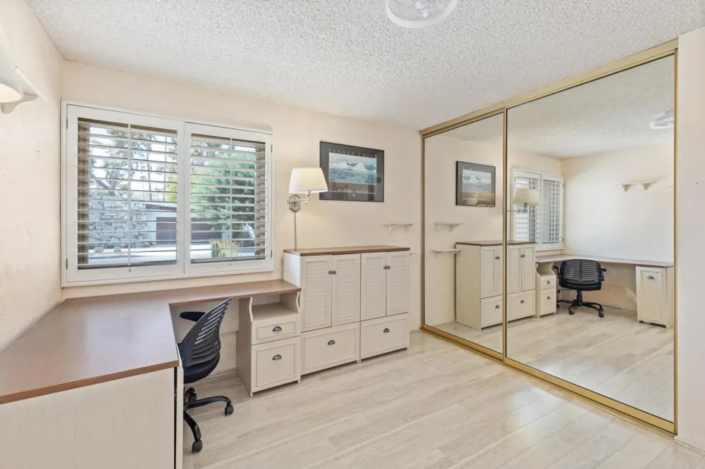 5282 E Lakeside Drive Palm Springs, CA 92264