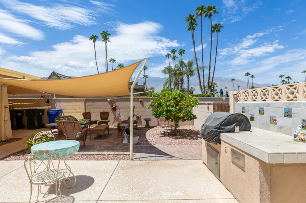 5282 E Lakeside Drive Palm Springs, CA 92264