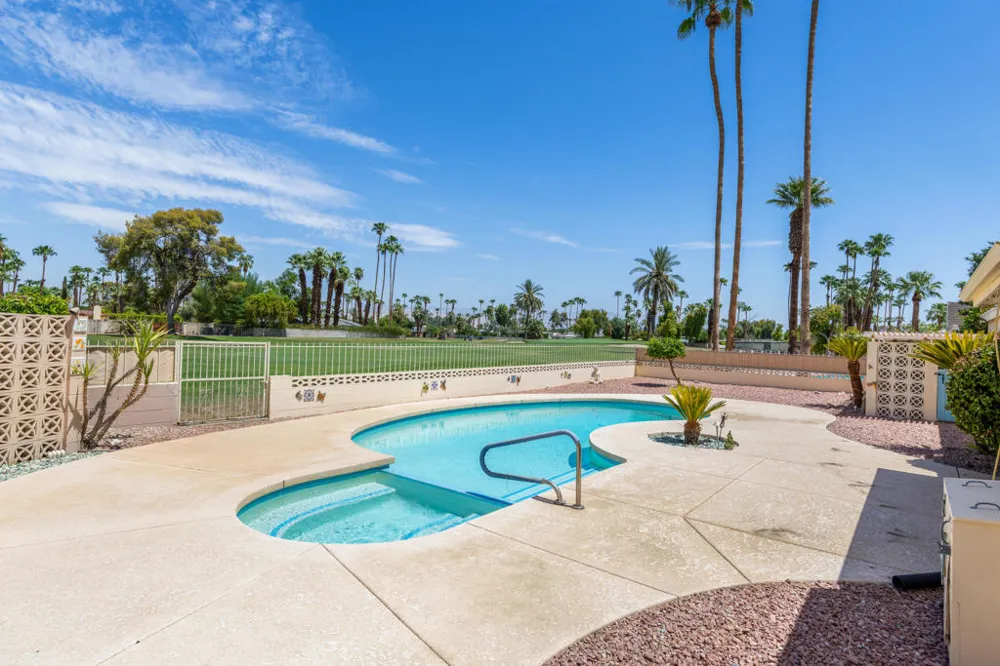 5282 E Lakeside Drive Palm Springs, CA 92264