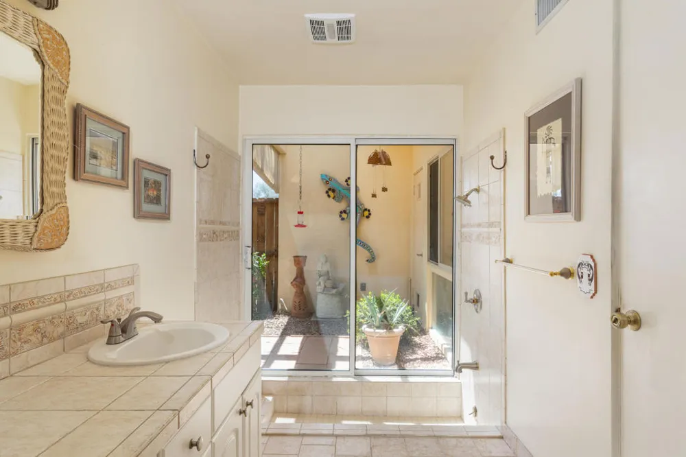 5282 E Lakeside Drive Palm Springs, CA 92264