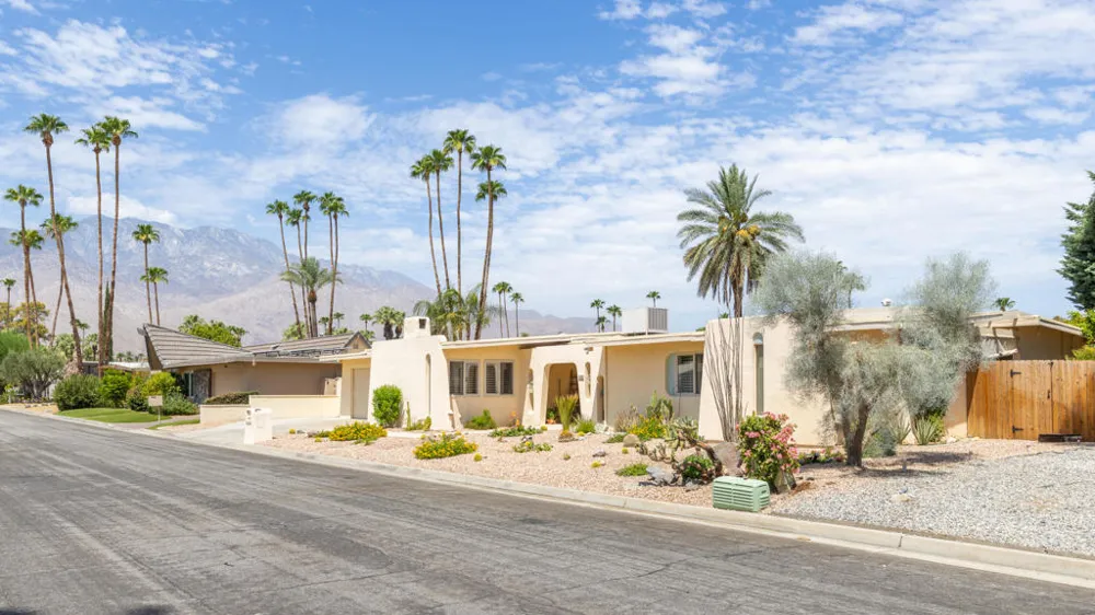 5282 E Lakeside Drive Palm Springs, CA 92264