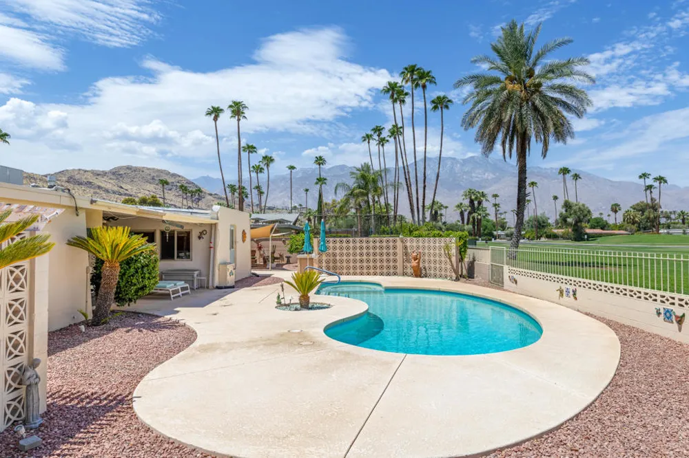 5282 E Lakeside Drive Palm Springs, CA 92264