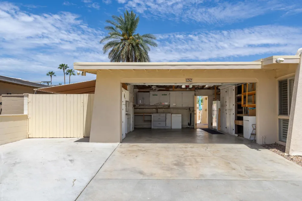 5282 E Lakeside Drive Palm Springs, CA 92264