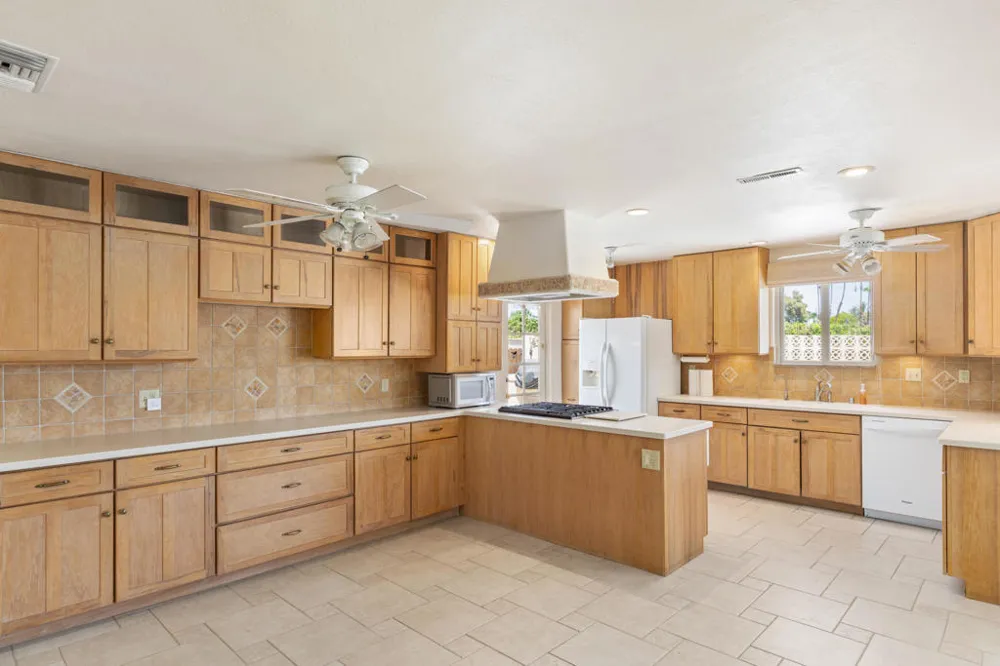 5282 E Lakeside Drive Palm Springs, CA 92264