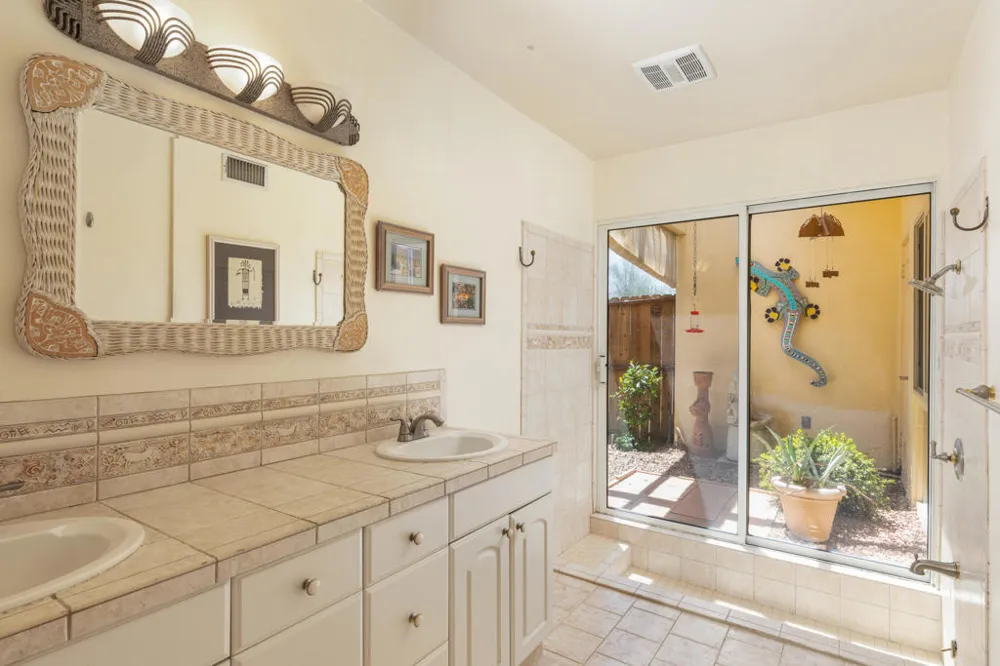5282 E Lakeside Drive Palm Springs, CA 92264