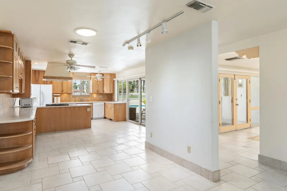 5282 E Lakeside Drive Palm Springs, CA 92264