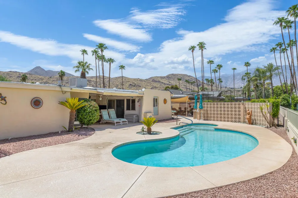 5282 E Lakeside Drive Palm Springs, CA 92264