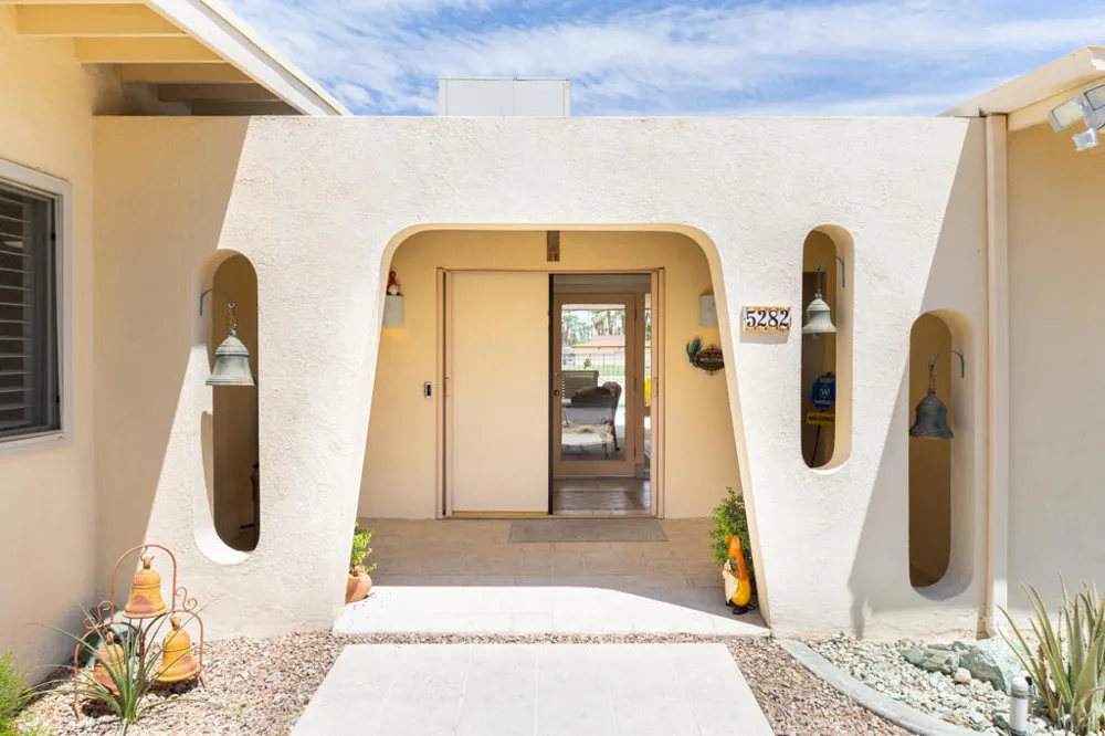 5282 E Lakeside Drive Palm Springs, CA 92264