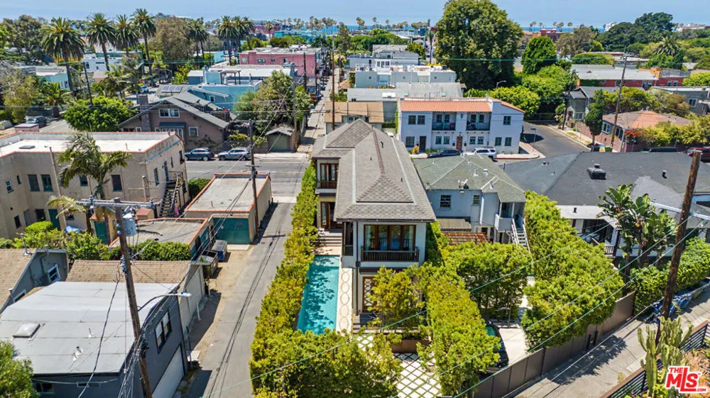 1310 Riviera Avenue Venice, CA 90291