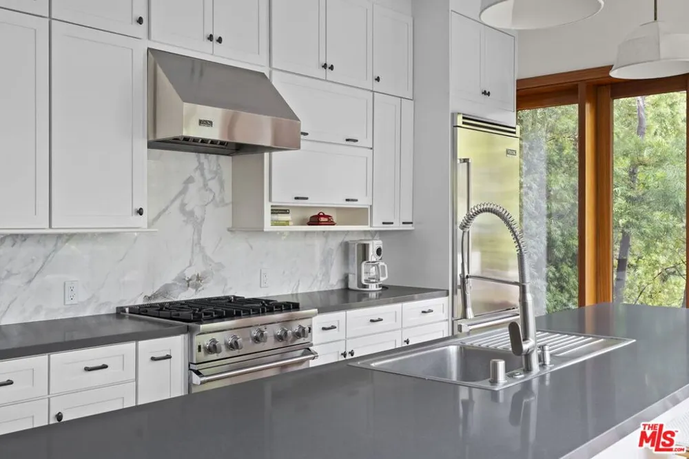 1310 Riviera Avenue Venice, CA 90291