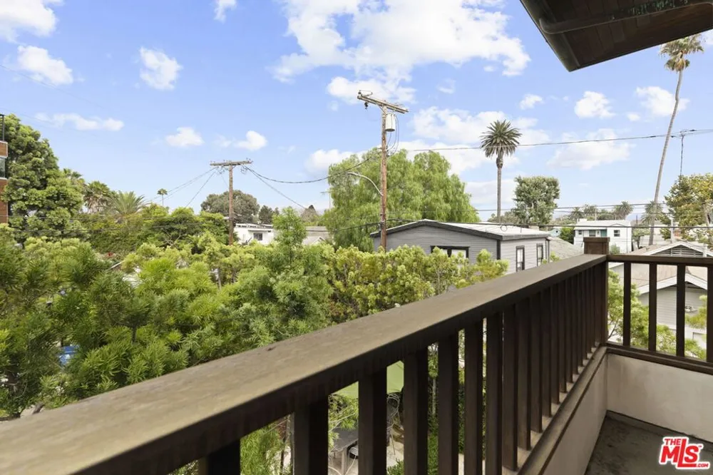 1310 Riviera Avenue Venice, CA 90291