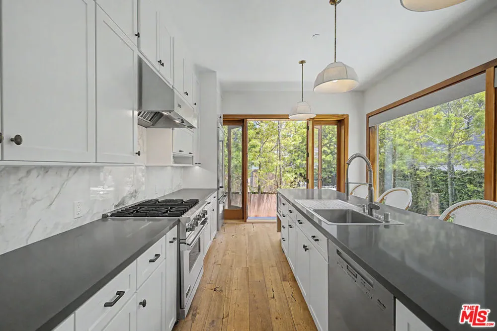 1310 Riviera Avenue Venice, CA 90291