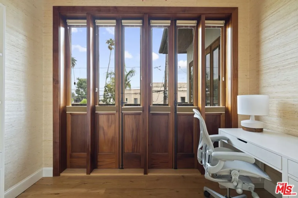 1310 Riviera Avenue Venice, CA 90291