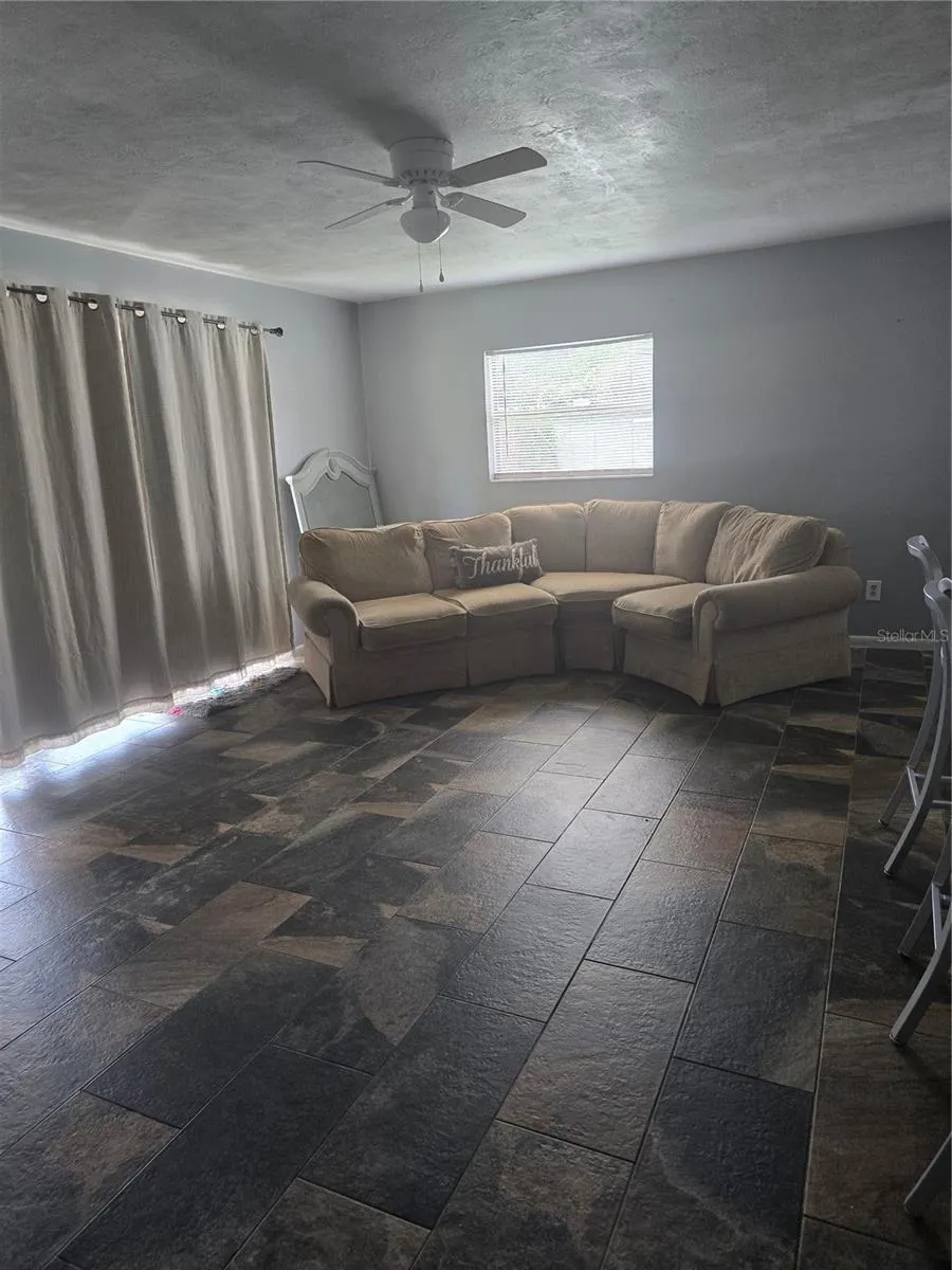 1218 LORIE CIRCLE Brandon, FL 33510
