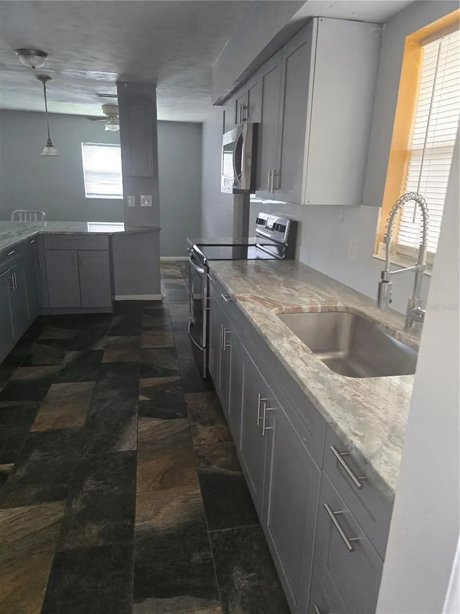 1218 LORIE CIRCLE Brandon, FL 33510