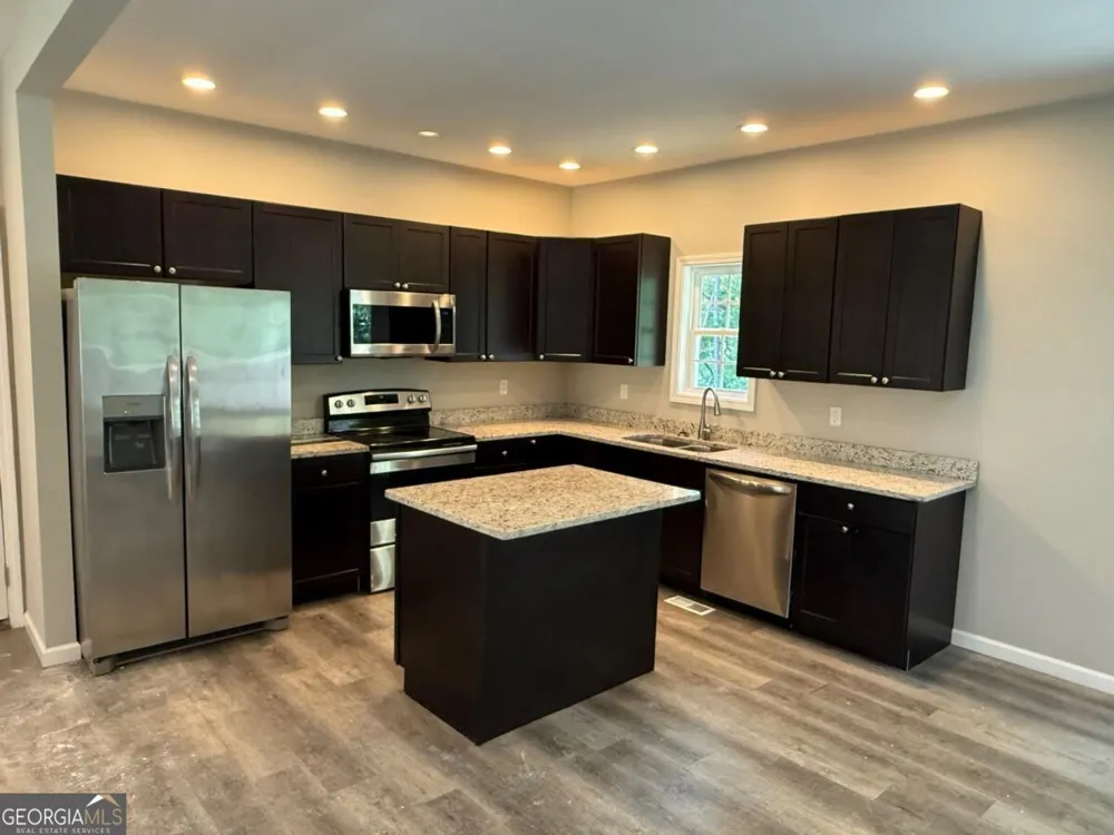 2434 Remington DR Commerce, GA 30529