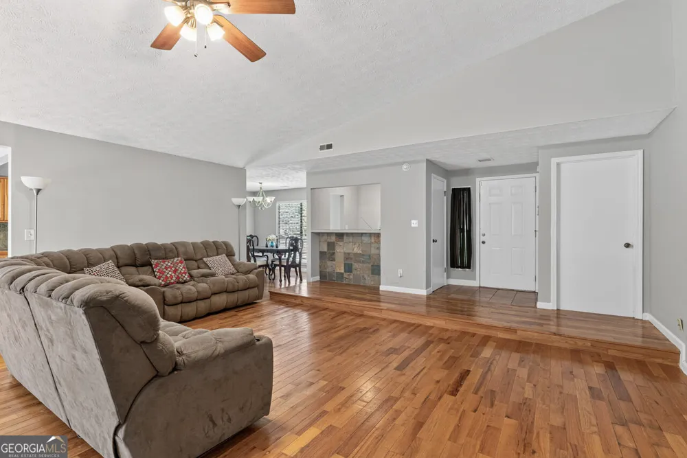 8340 Beechwood TRCE Riverdale, GA 30274