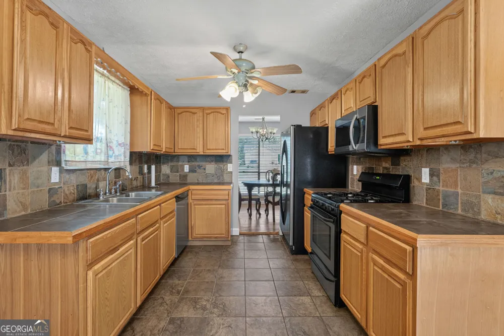 8340 Beechwood TRCE Riverdale, GA 30274