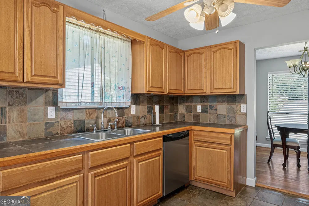 8340 Beechwood TRCE Riverdale, GA 30274