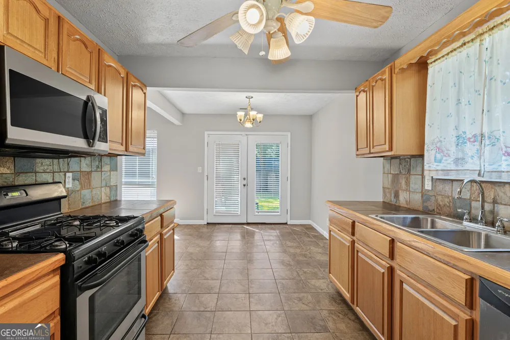 8340 Beechwood TRCE Riverdale, GA 30274