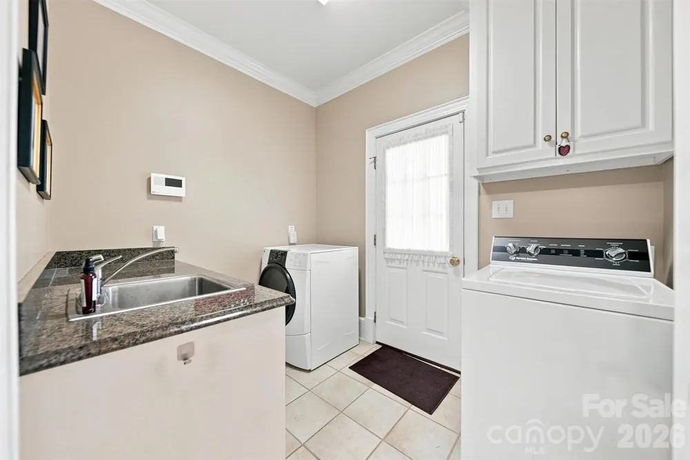1515 8th Street NW Hickory, NC 28601