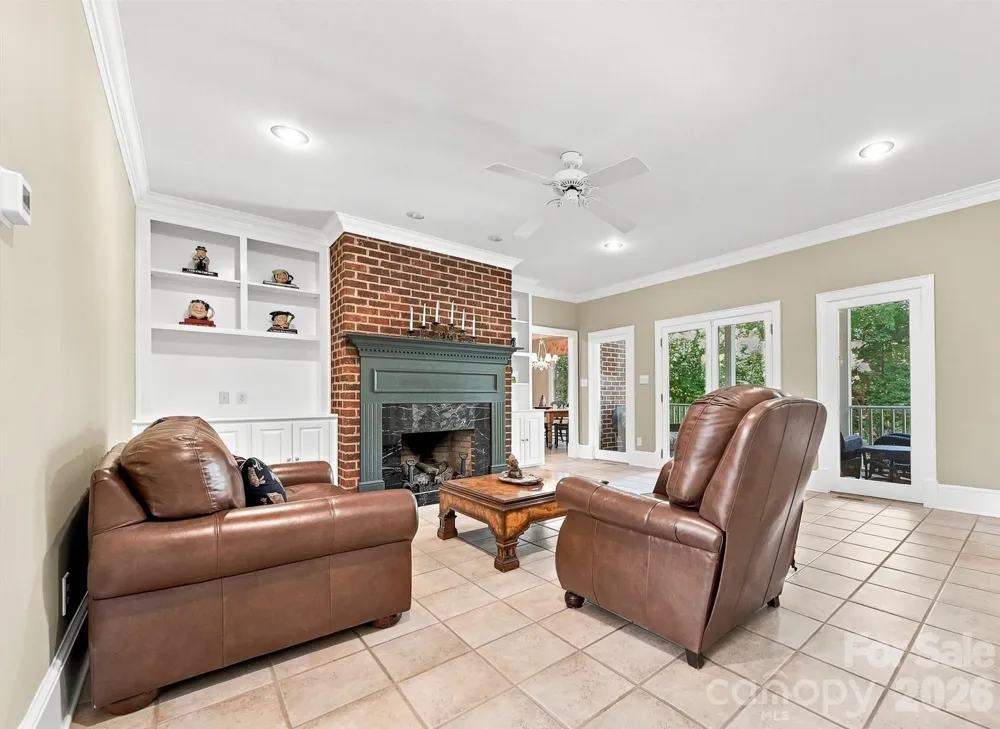 1515 8th Street NW Hickory, NC 28601