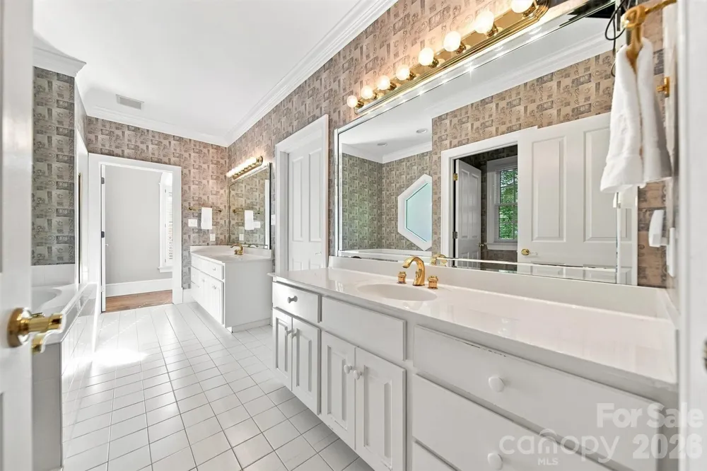 1515 8th Street NW Hickory, NC 28601