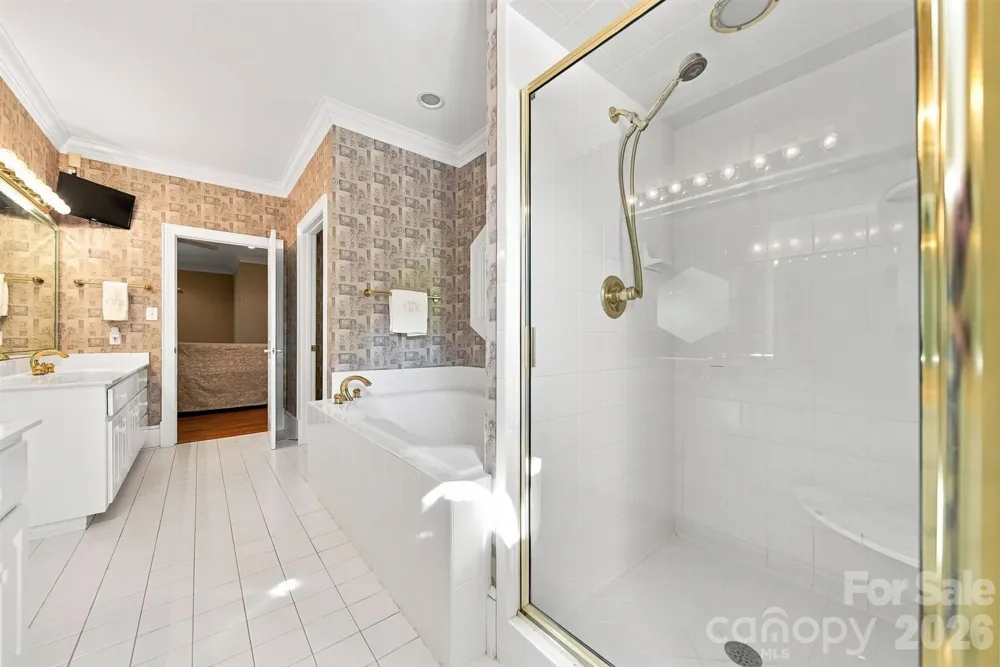 1515 8th Street NW Hickory, NC 28601