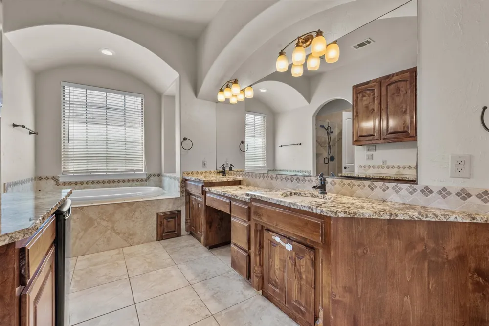 3325 Vista Lake Circle Mansfield, TX 76063
