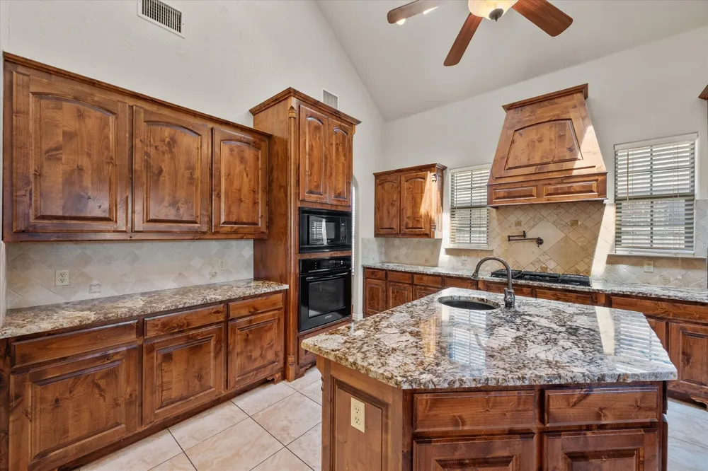 3325 Vista Lake Circle Mansfield, TX 76063
