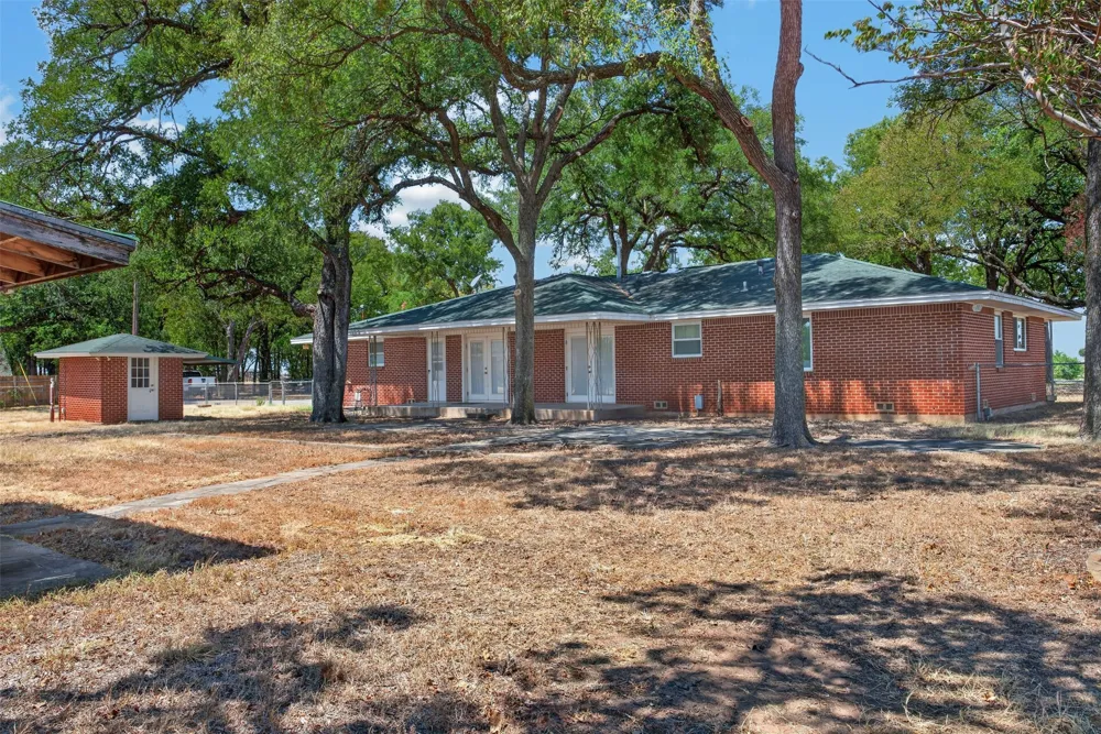 161 Tomlinson Road Granbury, TX 76049