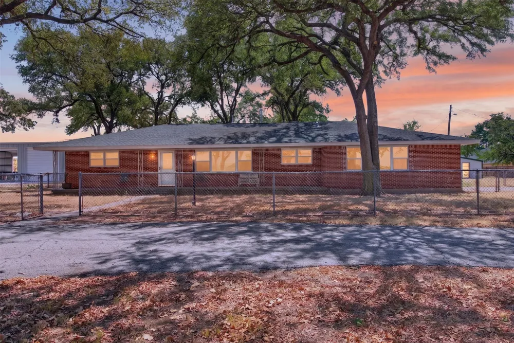 161 Tomlinson Road Granbury, TX 76049