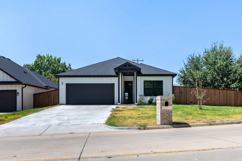 1916 Kimberly Drive Arlington, TX 76010