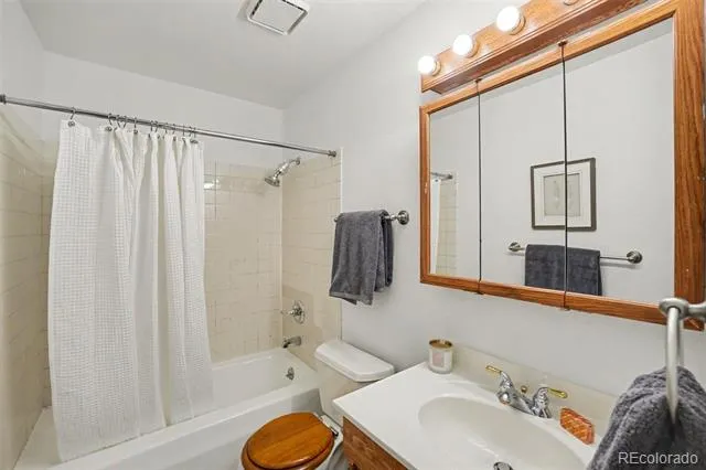 6401 Welch Court Arvada, CO 80004
