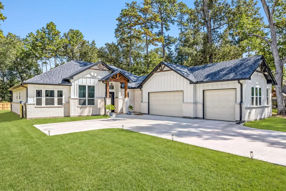 2439 Centurian Circle New Caney, TX 77357