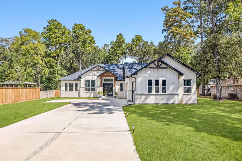 2439 Centurian Circle New Caney, TX 77357