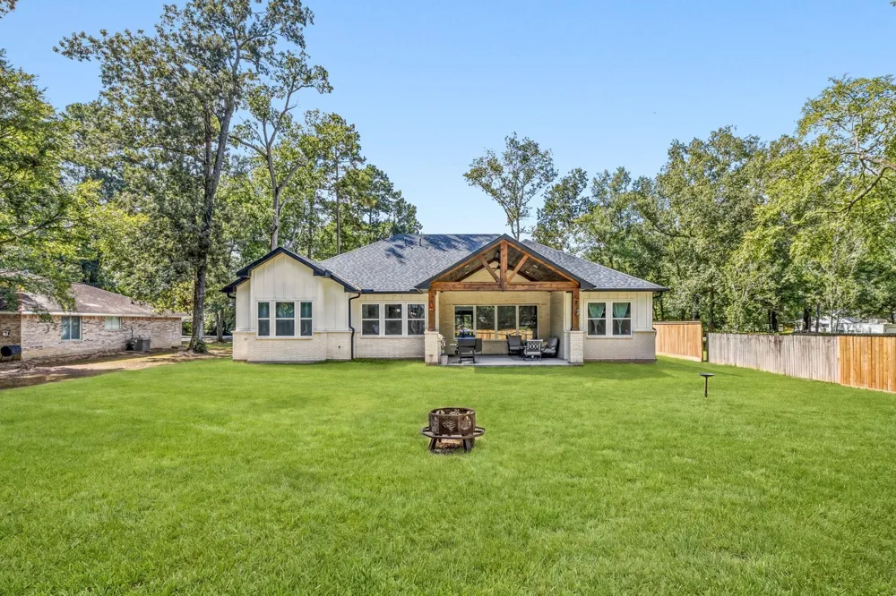 2439 Centurian Circle New Caney, TX 77357