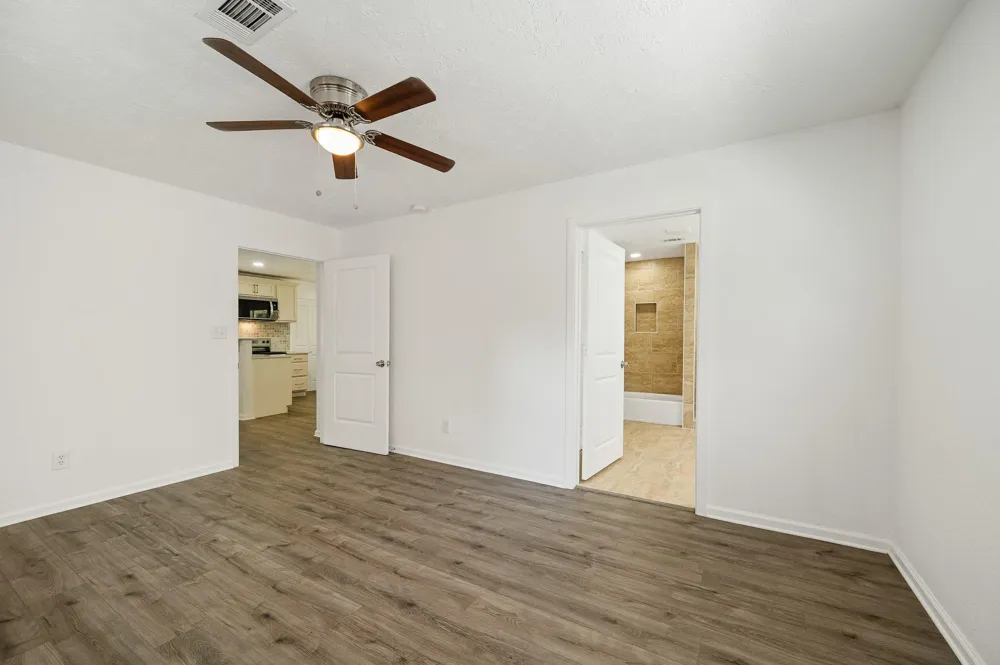61 Hicks Loop W Cleveland, TX 77328