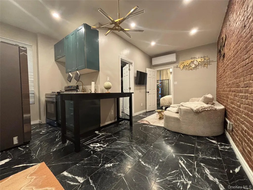 1400 Flatbush Avenue #2R Brooklyn, NY 11210