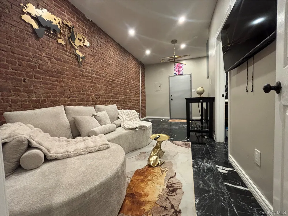 1400 Flatbush Avenue #2R Brooklyn, NY 11210