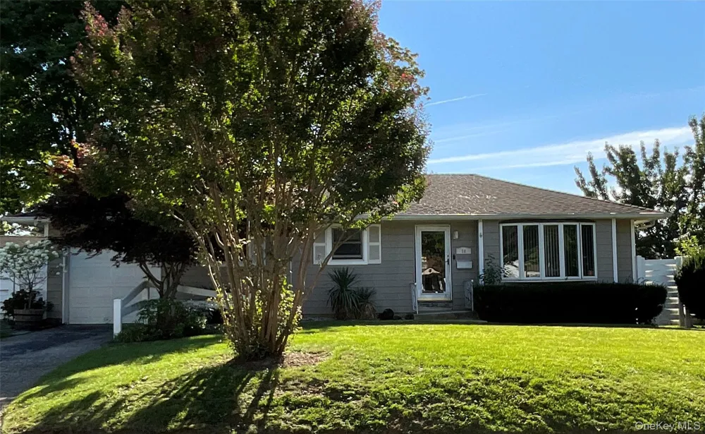 28 Pleasant Avenue Farmingdale, NY 11735