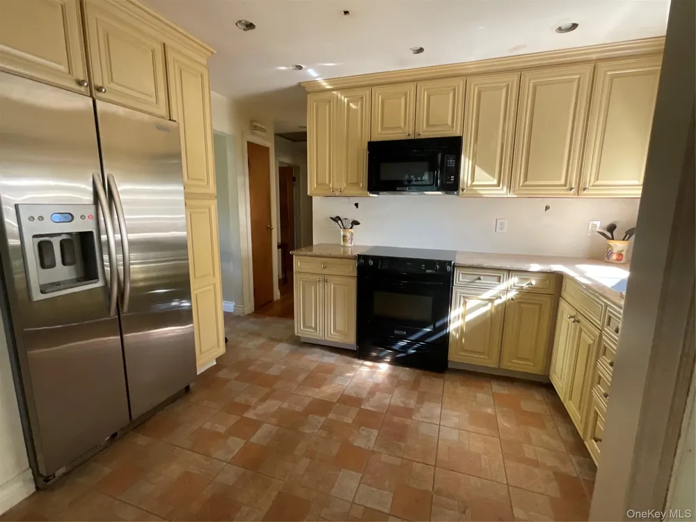 28 Pleasant Avenue Farmingdale, NY 11735