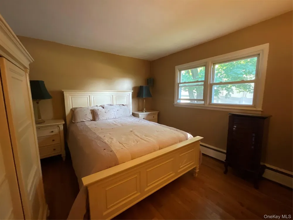 28 Pleasant Avenue Farmingdale, NY 11735